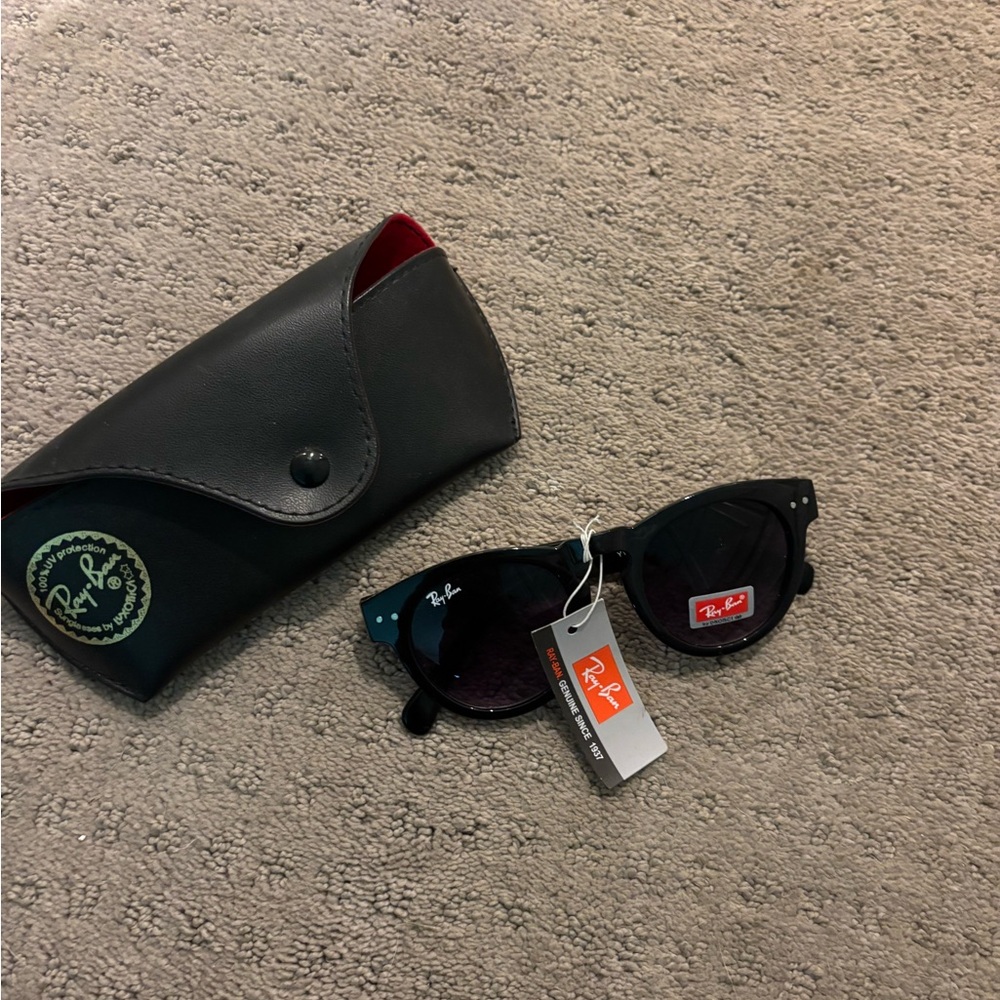 Ray-Ban Classic Black Sunglasses with Case